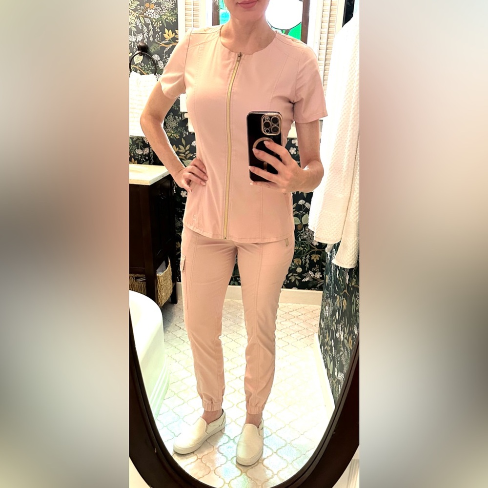 Jaanuu blush pink moto jogger scrubs size XS